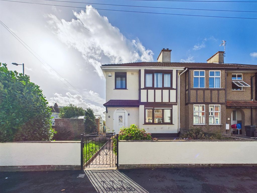 Property photo 1 of 21 Newly Refurbished Three-Bedroom House