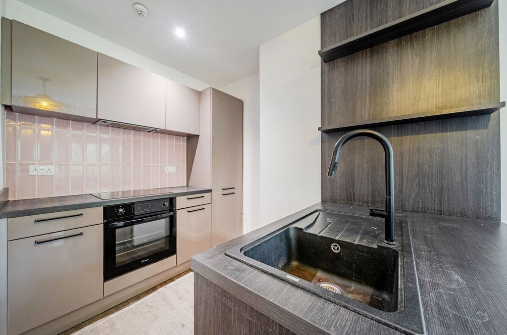 Property photo 2 of 10 1458596-18-6A01F4...
