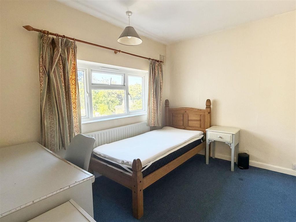 Property photo 3 of 8 Ld Bedroom3.Jpg