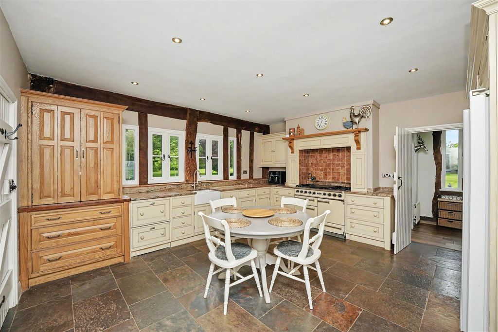 Property photo 3 of 32