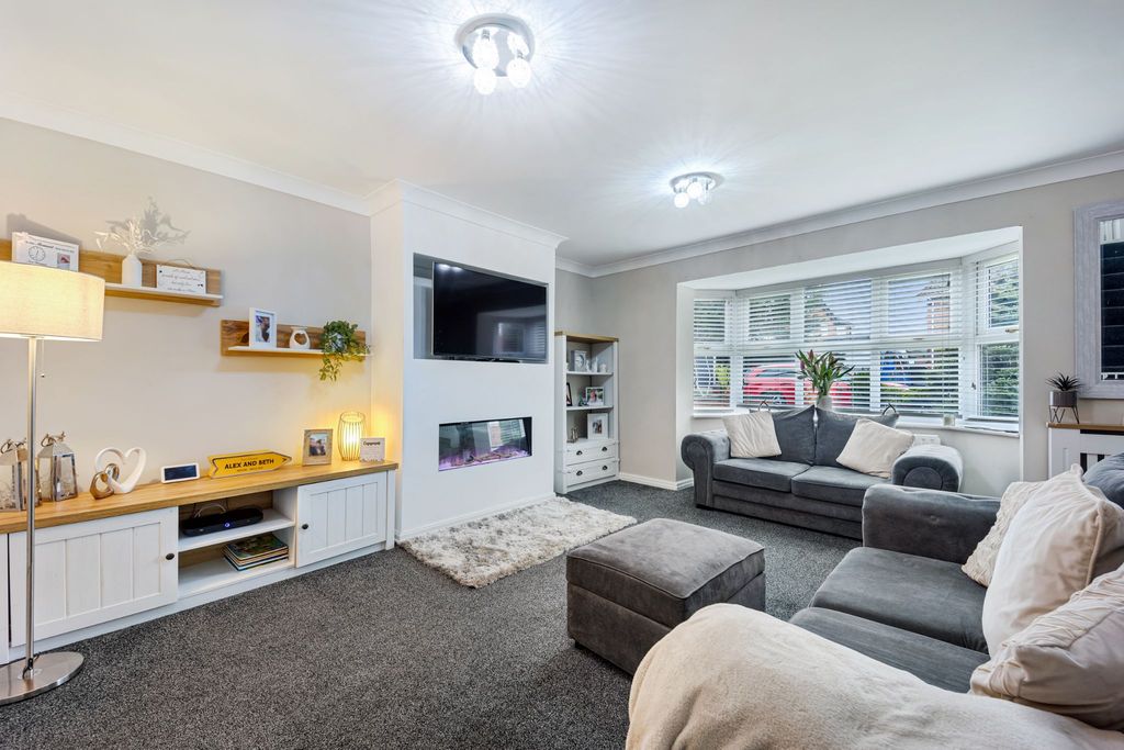 Property photo 3 of 27 Photograph 4