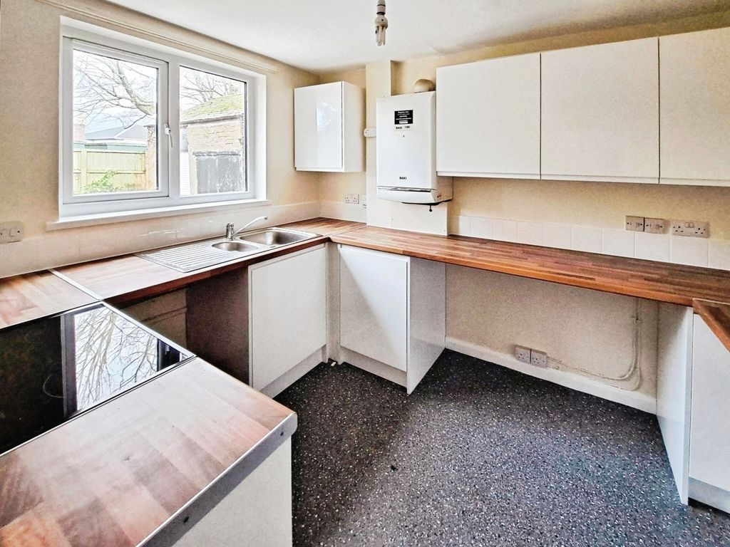Property photo 2 of 11 Kitchen