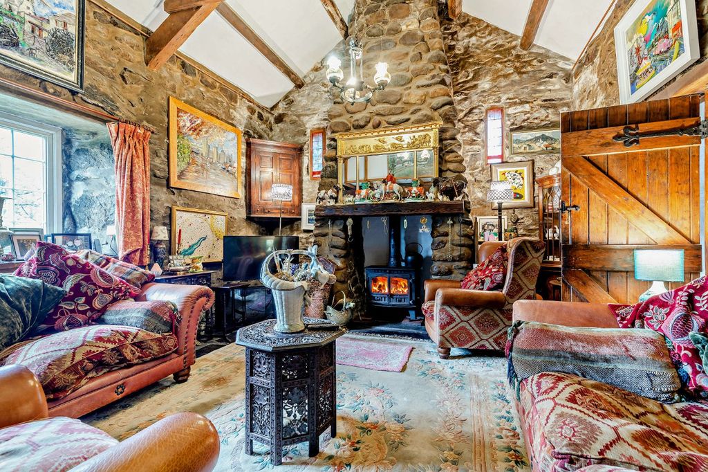 Property photo 3 of 21 Sitting Room