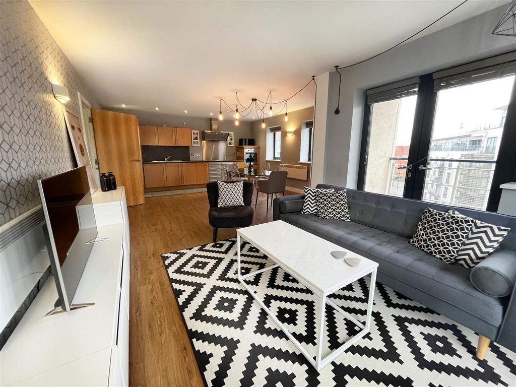 Property photo 2 of 19 Lounge 2.Png