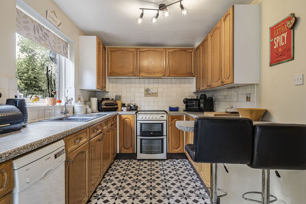 Property photo 3 of 24