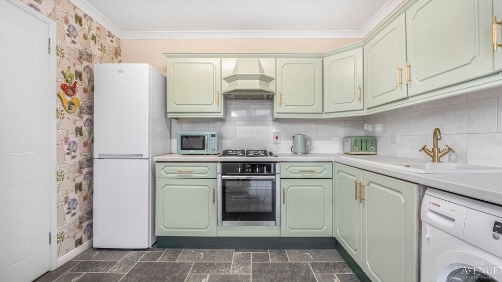 Property photo 2 of 18 5112625