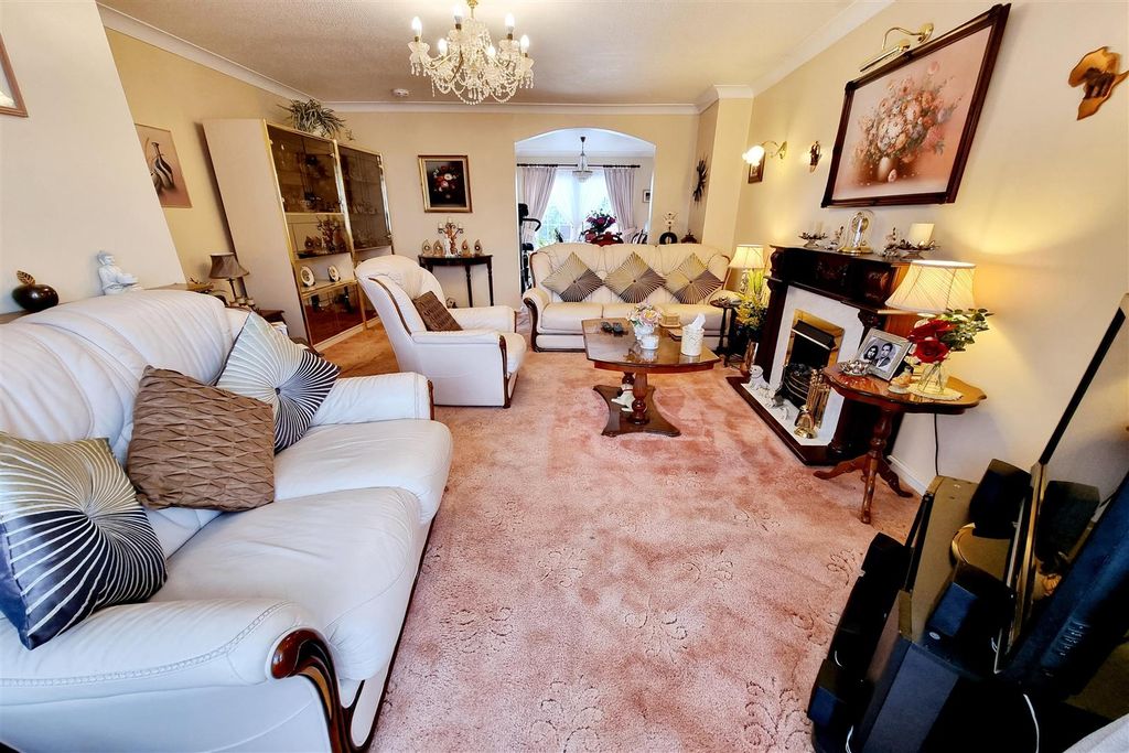 Property photo 2 of 12 Front Reception Area: Pic. 1