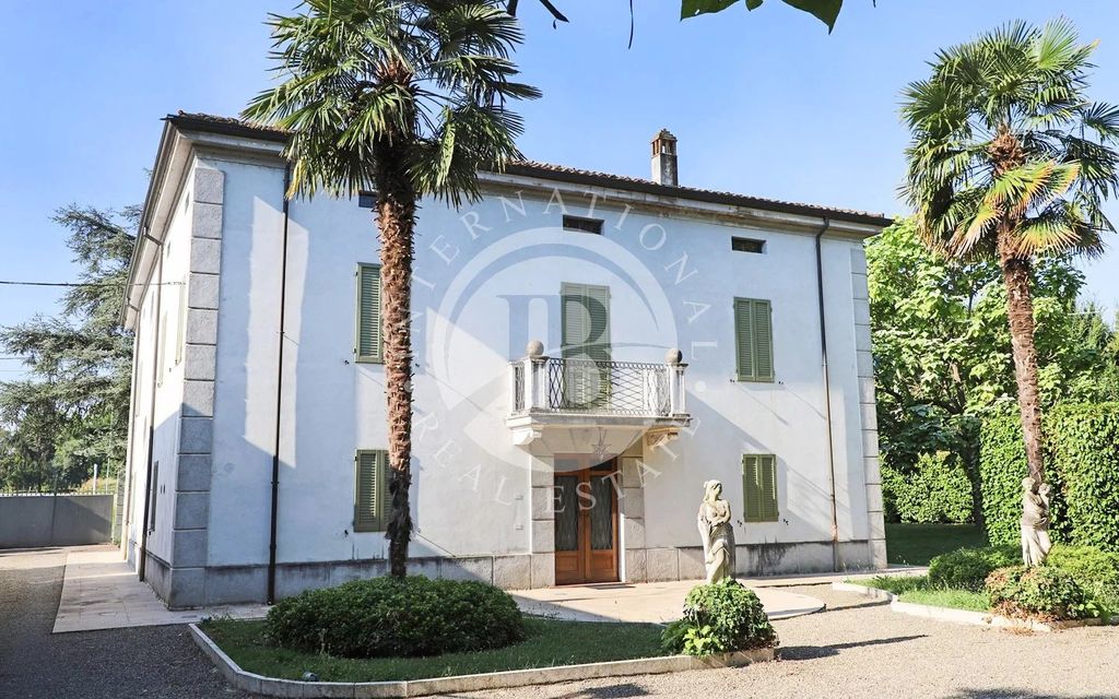 Property photo 1 of 40