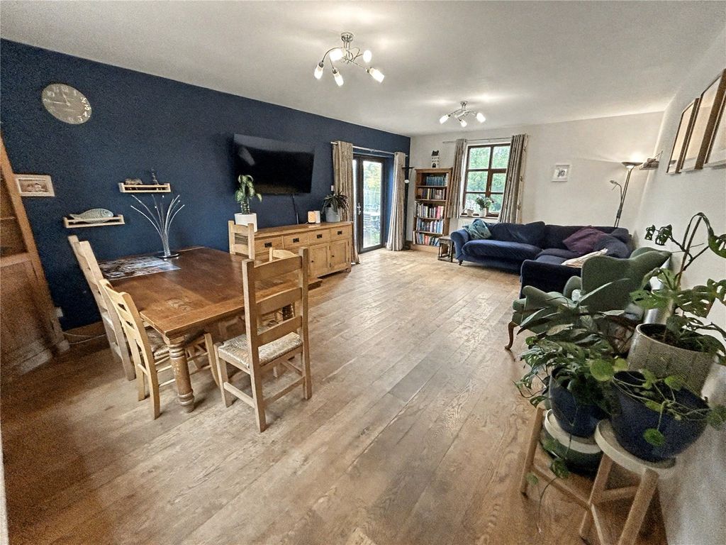 Property photo 2 of 20 Sitting Room