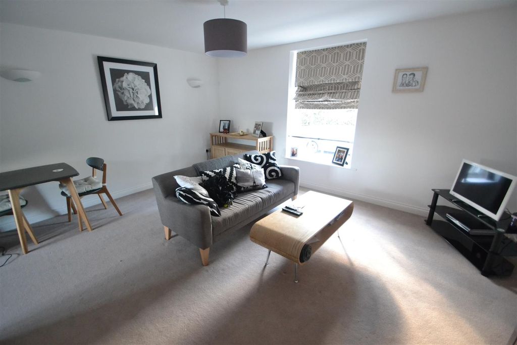 Property photo 2 of 9
