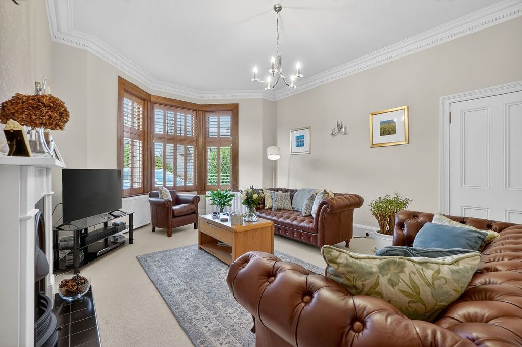 Property photo 2 of 34