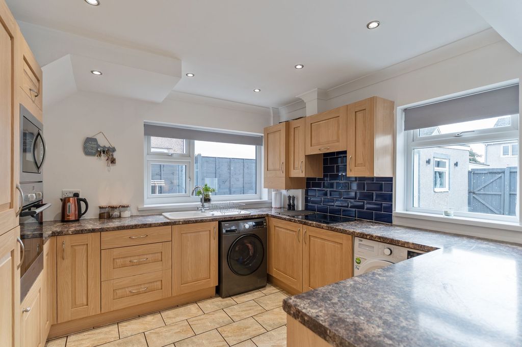 Property photo 3 of 23