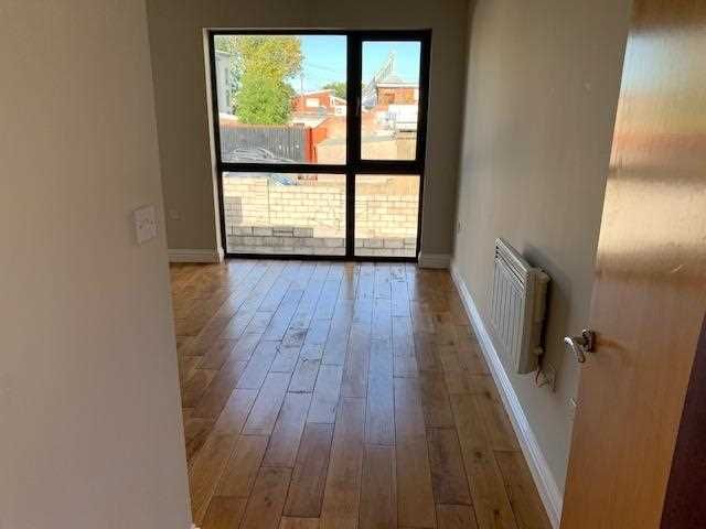 Property photo 3 of 6 Lounge