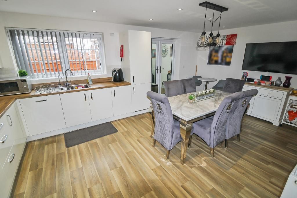 Property photo 2 of 18 Kitchen/Diner