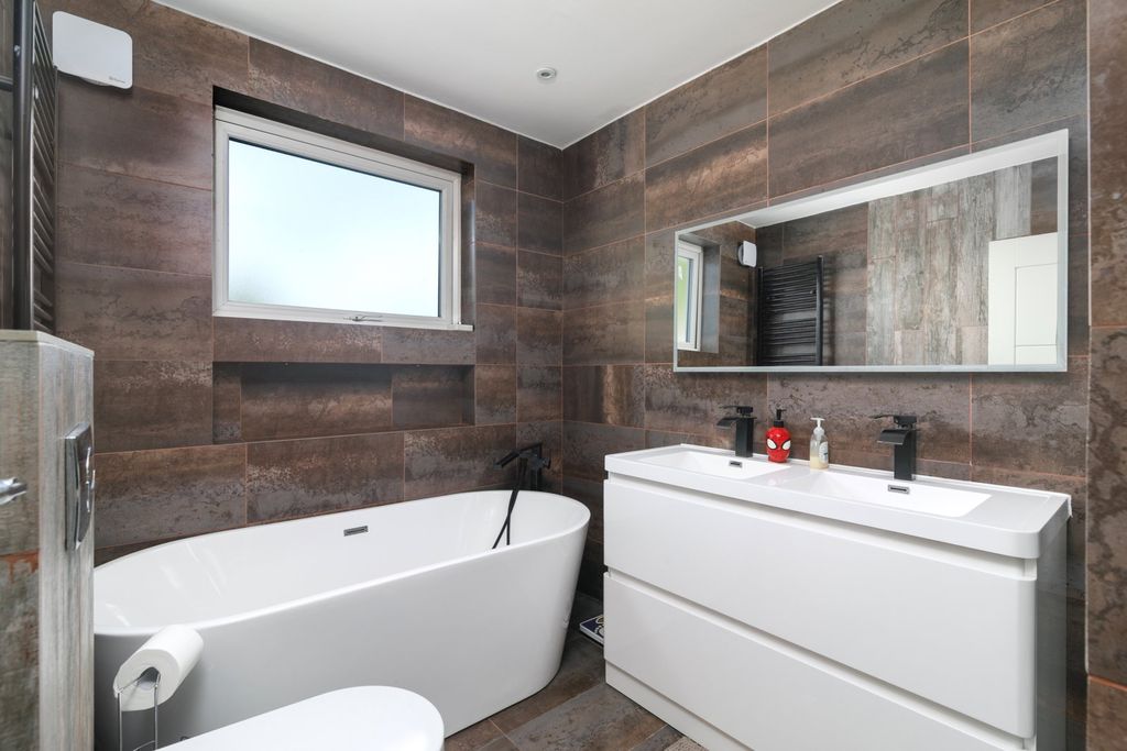 Additional image 18 of 5 bed detached house for saleHounslow Road, Feltham TW14
