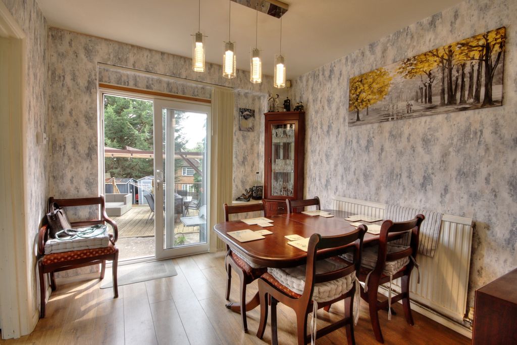 Property photo 3 of 23 Dining 2