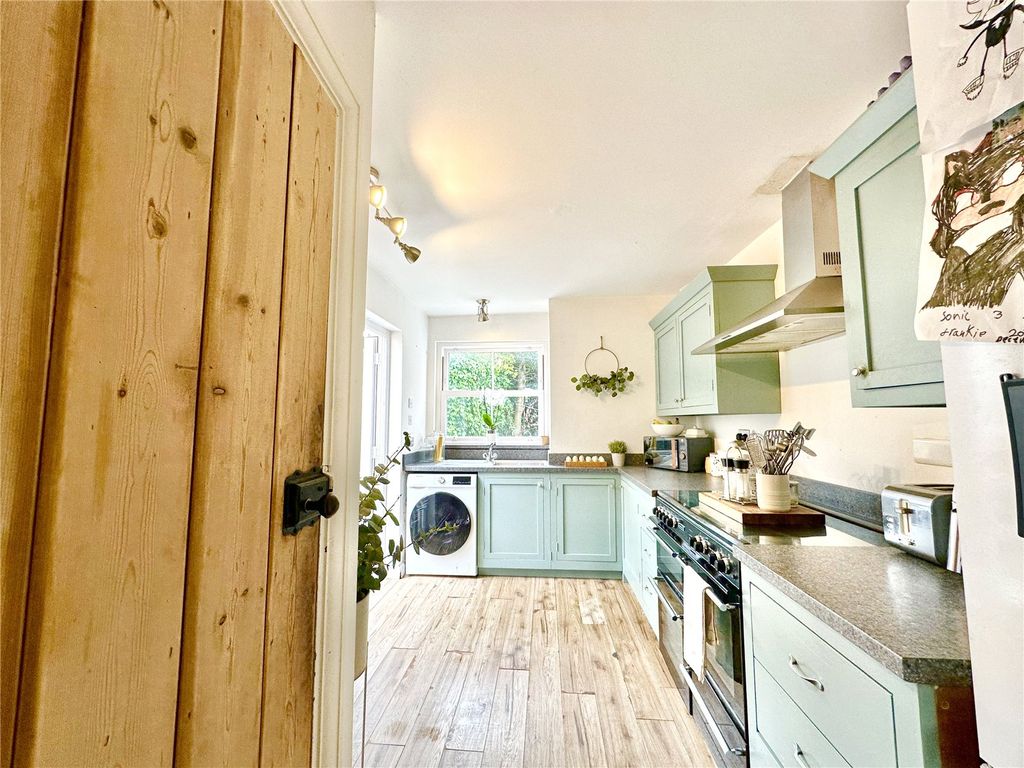 Property photo 2 of 29 Picture No. 16