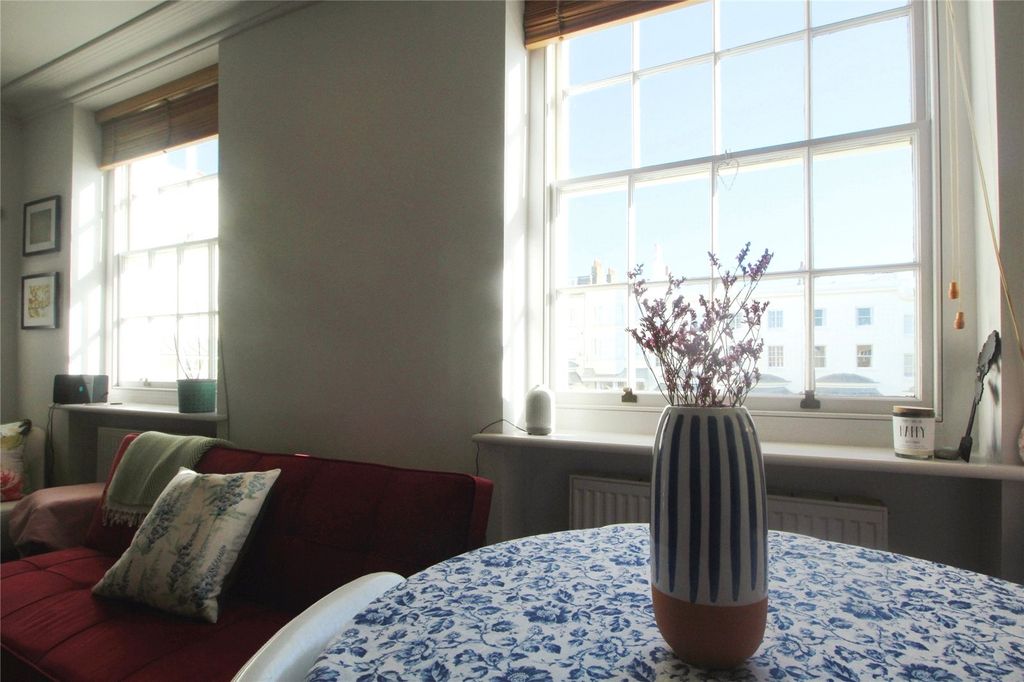 Property photo 3 of 9 Lounge Room