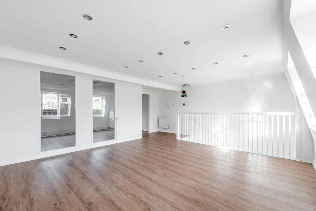 Property photo 1 of 14 Hanbury St 28 - Low Res 16.Jpg