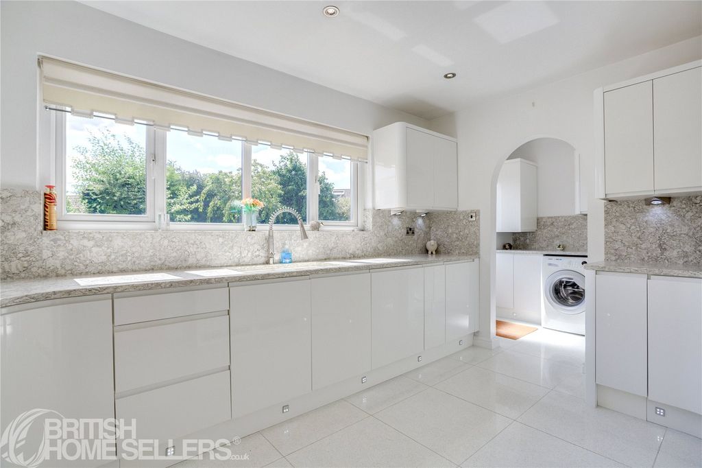 Property photo 3 of 29 Picture No. 37
