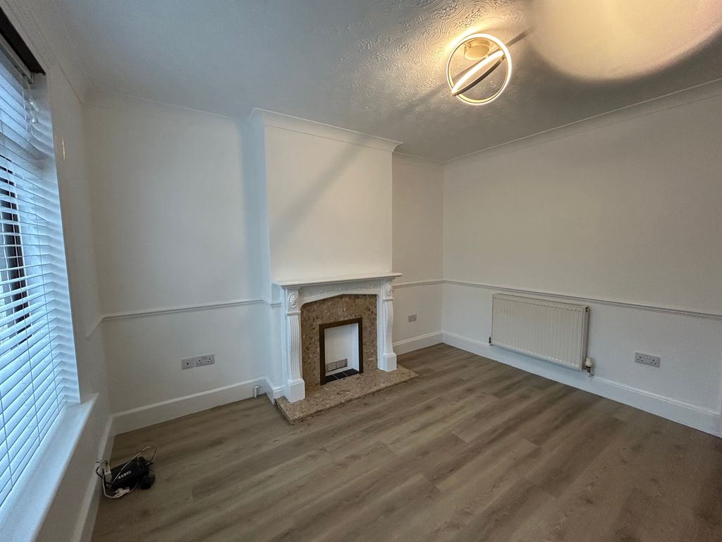 Property photo 3 of 35 Lounge