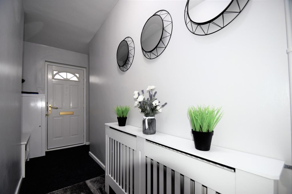 Property photo 2 of 13 Hallway