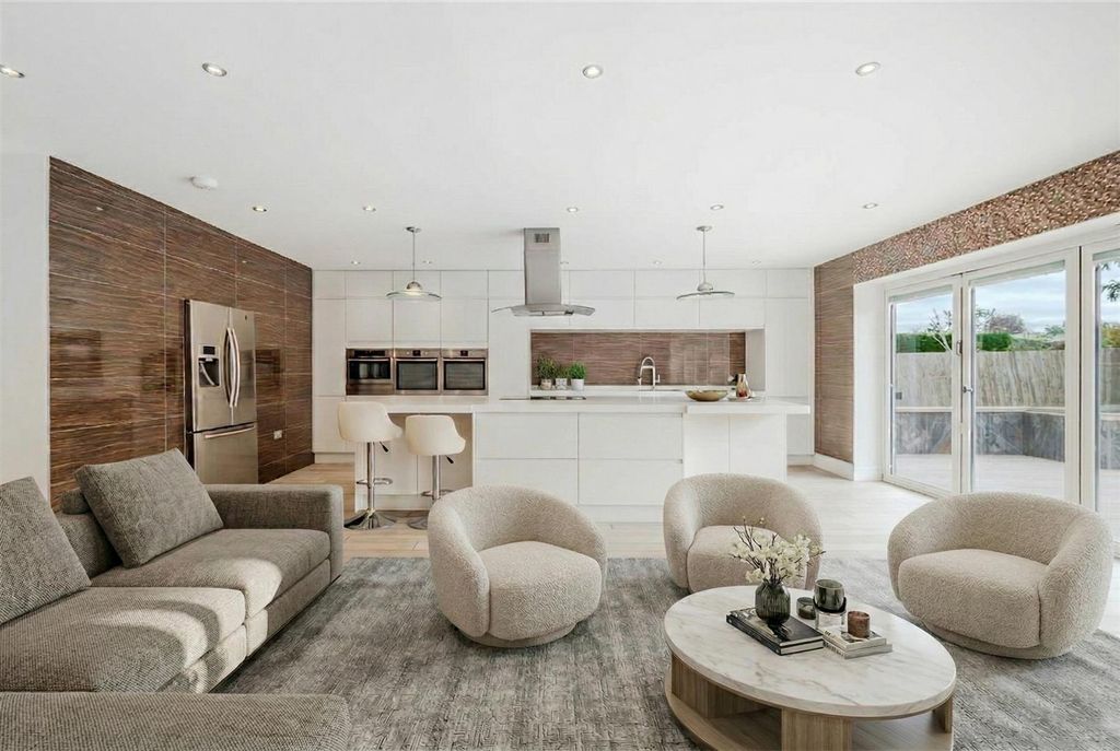 Property photo 3 of 21 Sittingkitchens.Png