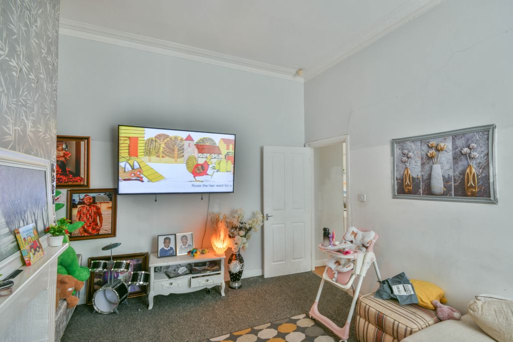 Property photo 3 of 18