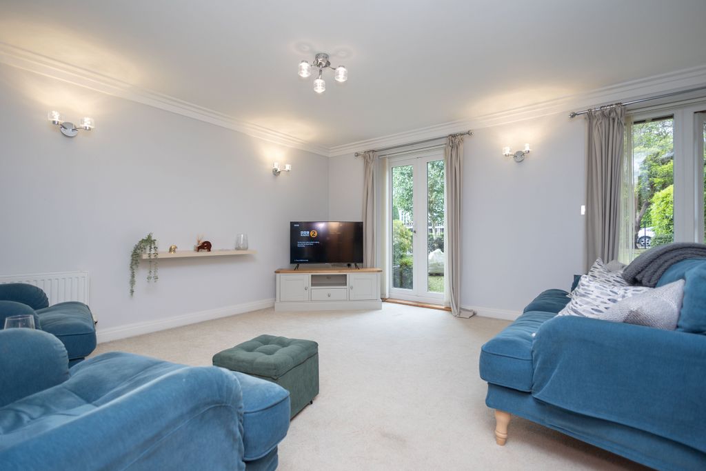 Property photo 2 of 13 R6M_0140