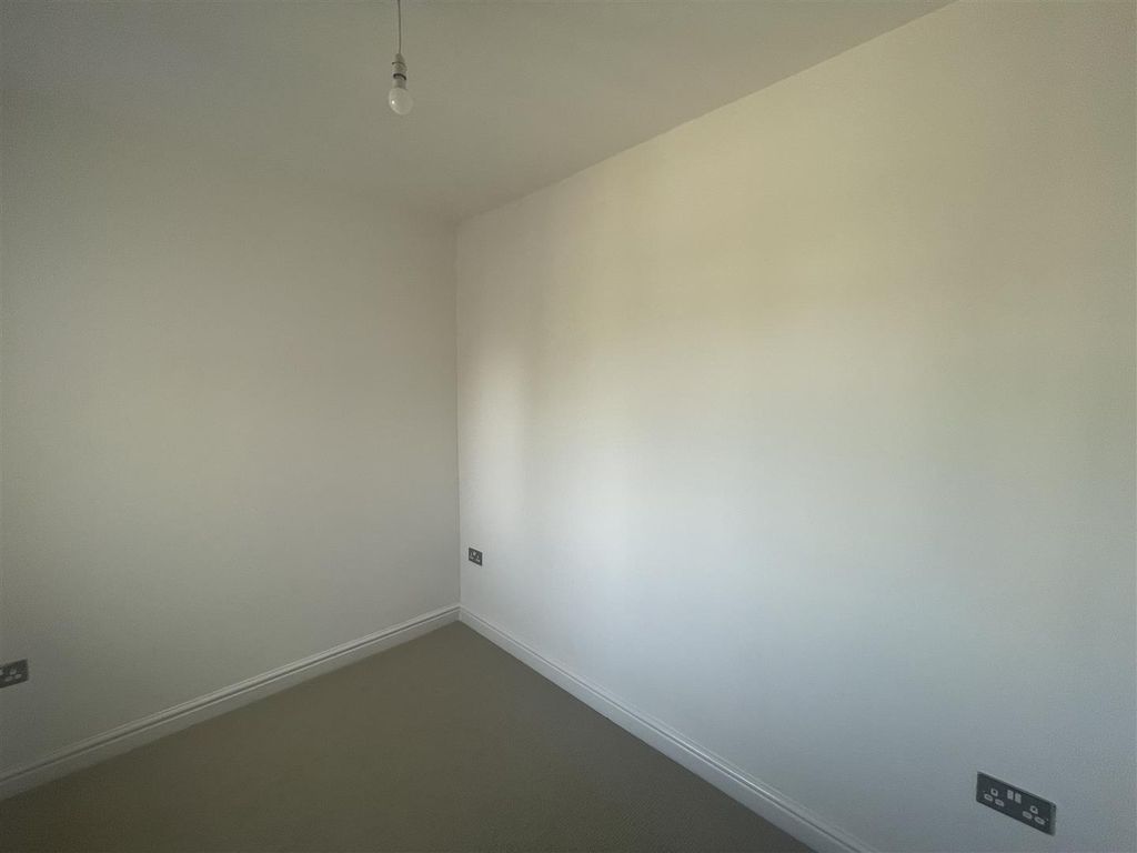 Additional image 6 of 4 bed end terrace house to rentTalbot Road, Ammanford SA18