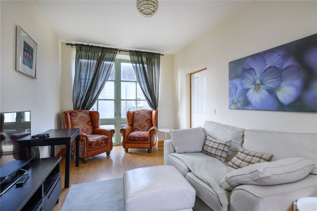 Property photo 3 of 12 Sitting Room