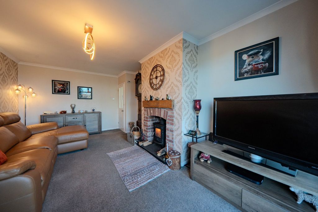 Property photo 2 of 28 Picture No. 24