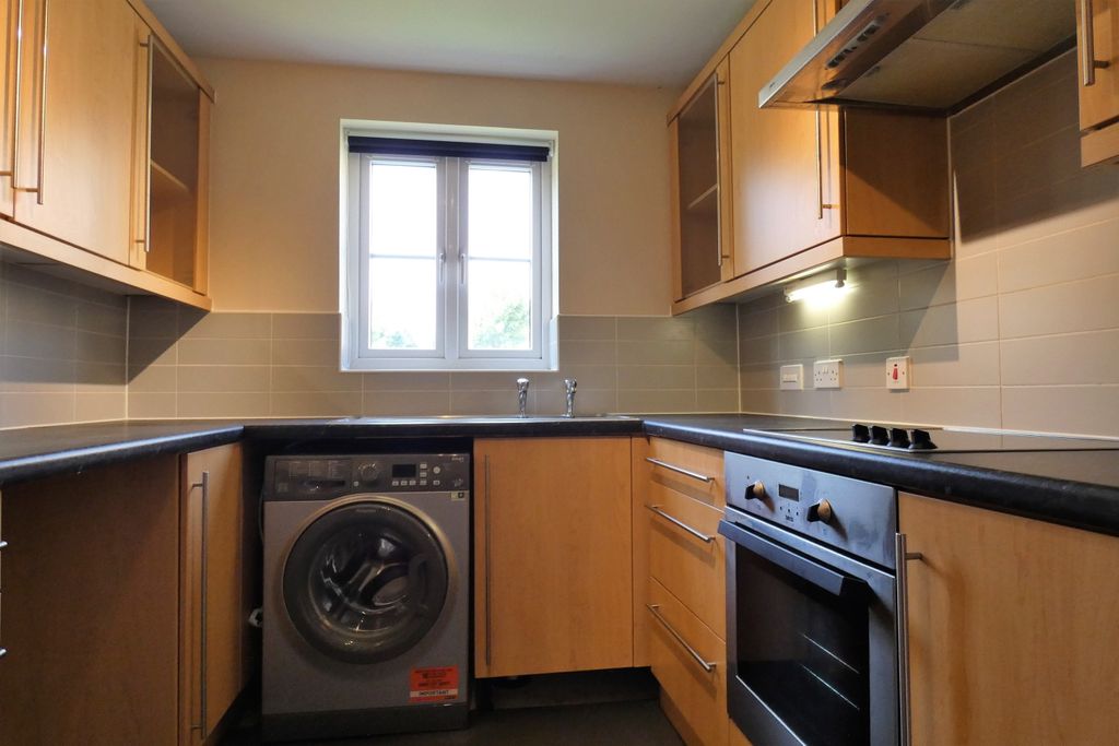 Property photo 2 of 8 Kitchen