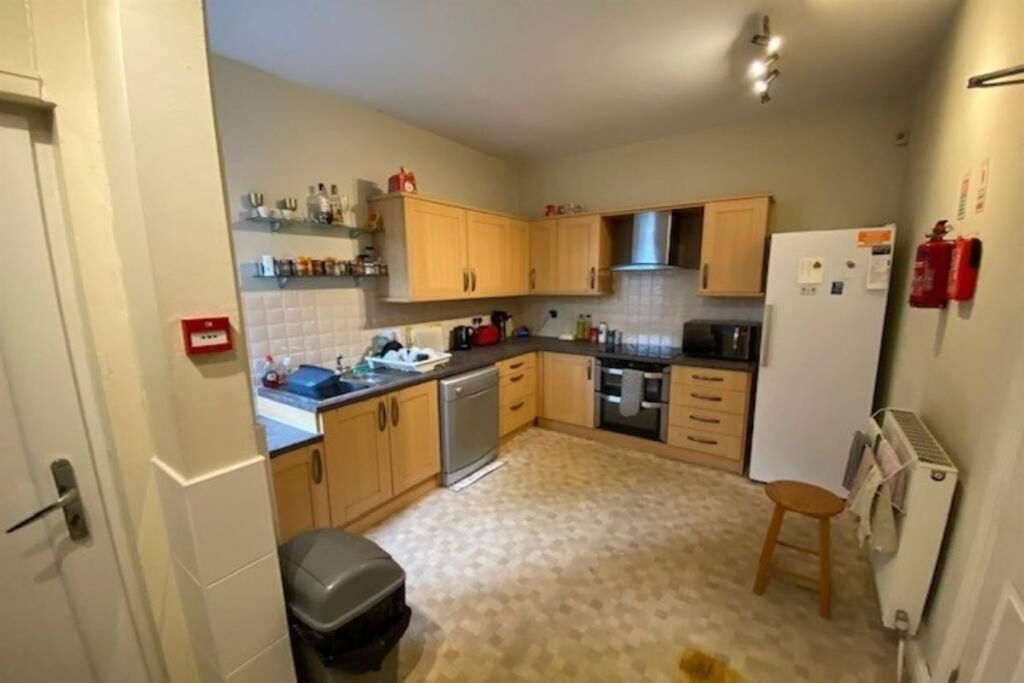 Property photo 3 of 28 Kitchen