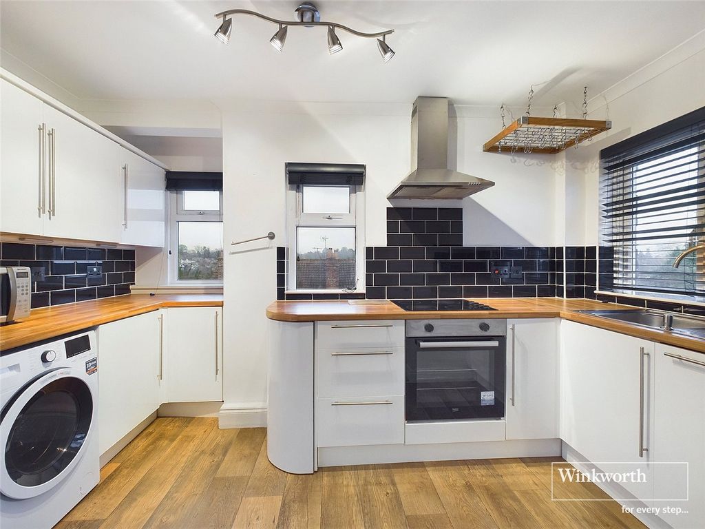 Property photo 2 of 9 Picture No. 22