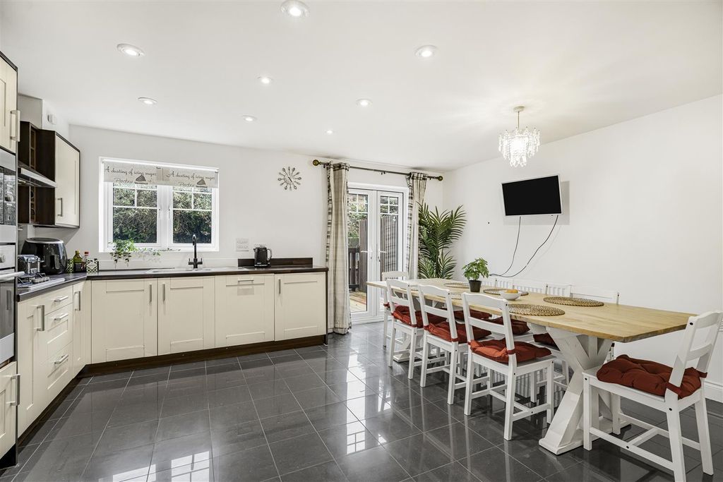 Property photo 2 of 16 Kitchen/Dining