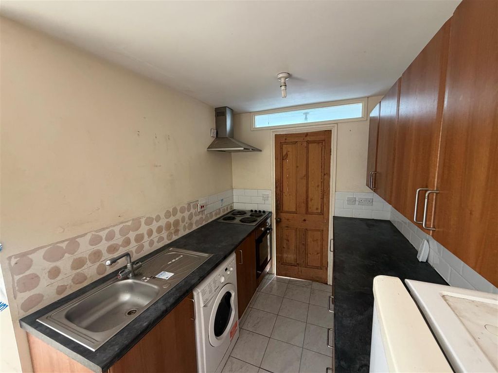 Property photo 3 of 5 Kitchen.Jpg