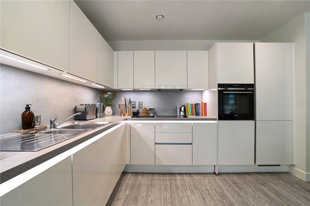 Property photo 3 of 15 Kitchen