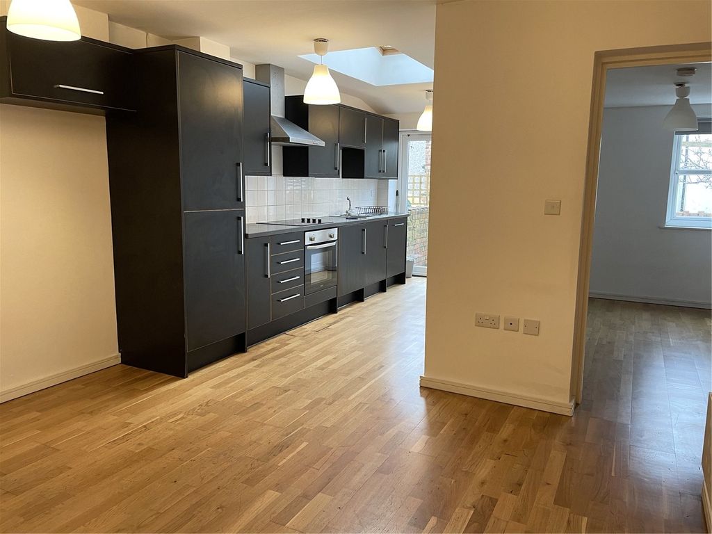 Property photo 2 of 8 Picture No. 26