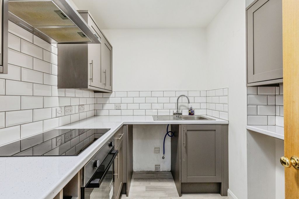 Property photo 3 of 9 Pbox-Img.Jpg