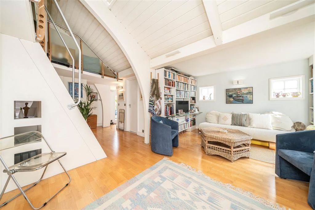 Property photo 2 of 17