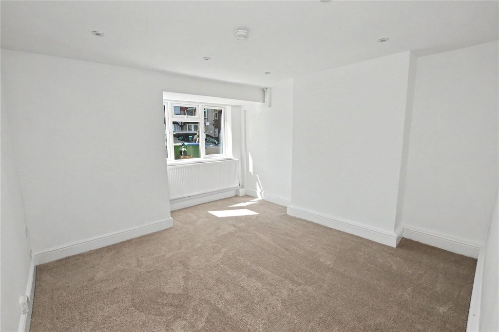 Property photo 2 of 8 Picture No. 01