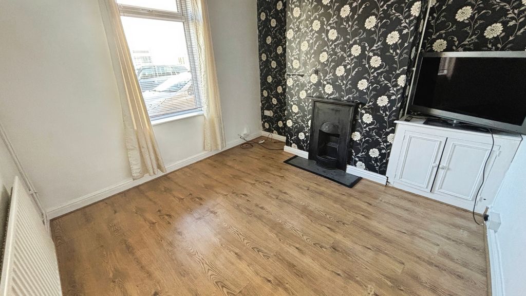 Property photo 3 of 10 Lounge