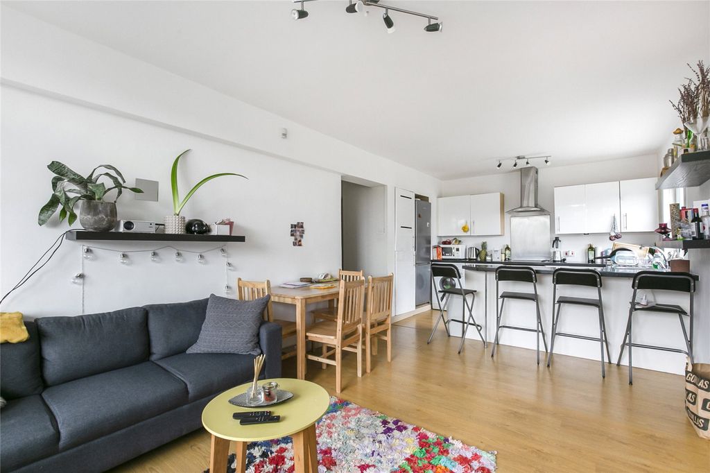 Property photo 1 of 10 Reception/ Kitchen