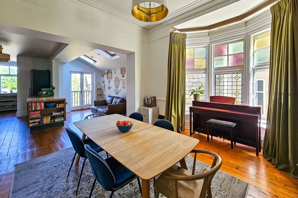 Property photo 2 of 25