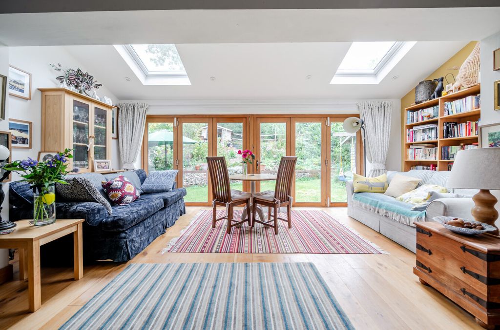 Property photo 3 of 18 1336702-9-6895Ef6...