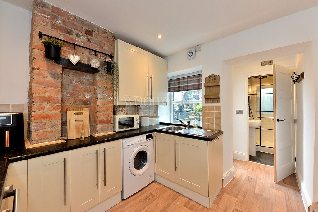 Property photo 3 of 15 Kitchen