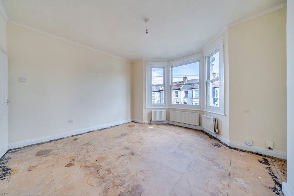 Property photo 3 of 12 1457256-11-69Fb04...