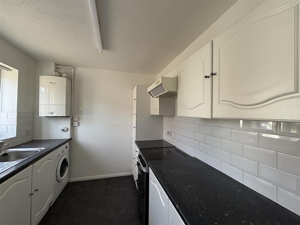 Property photo 3 of 15 Kitchen