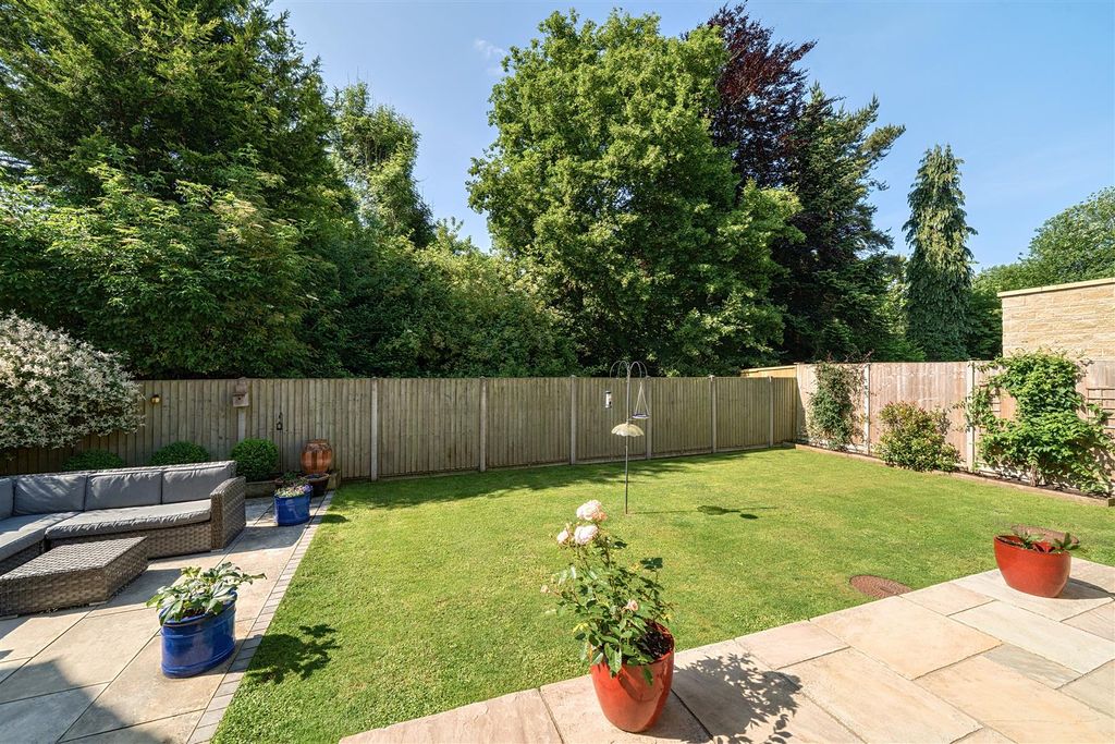 Property photo 2 of 28 Rear Garden
